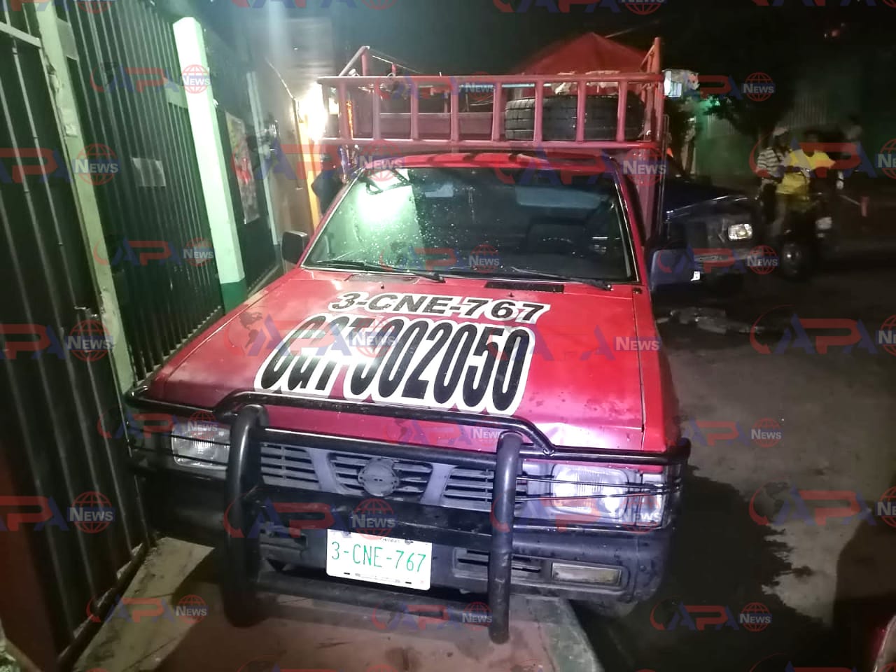 Abandonan Camioneta Luego De Chocar Contra Dos Vehículos Estacionados