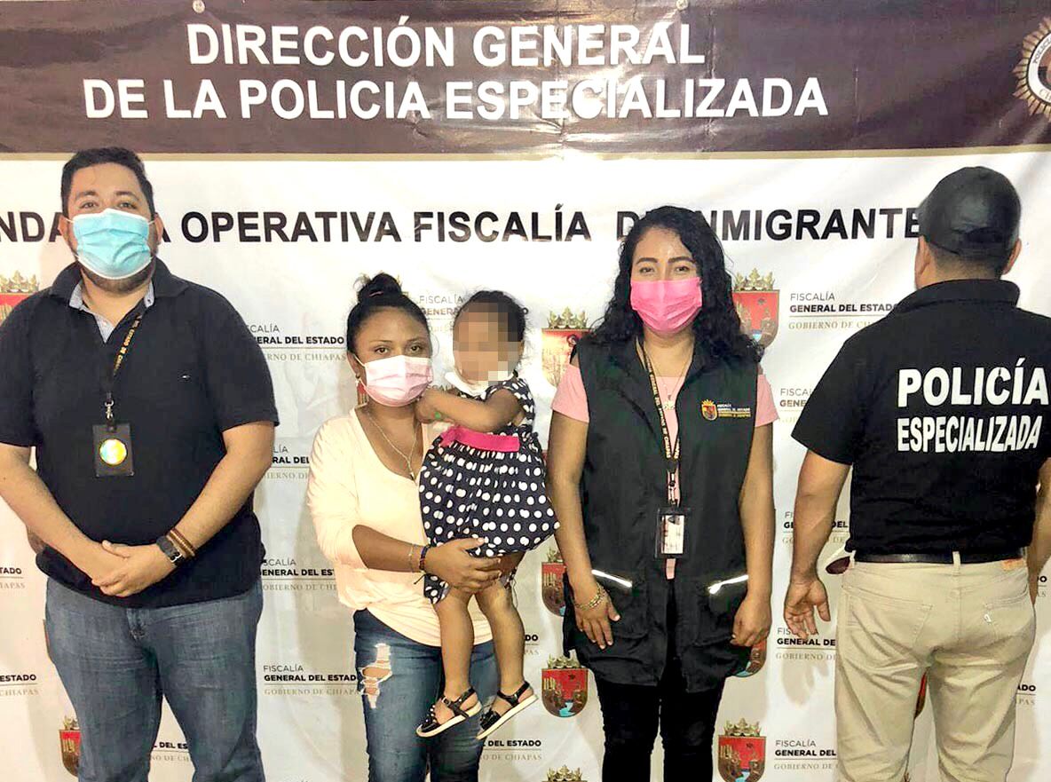 Auxilian A Menor Hondureña Extraviada En La Caravana Migrante Apanews 